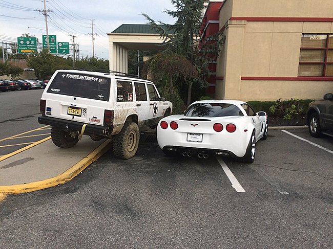 Click image for larger version

Name:	bad jeep parking.jpg
Views:	4
Size:	175.5 KB
ID:	36456