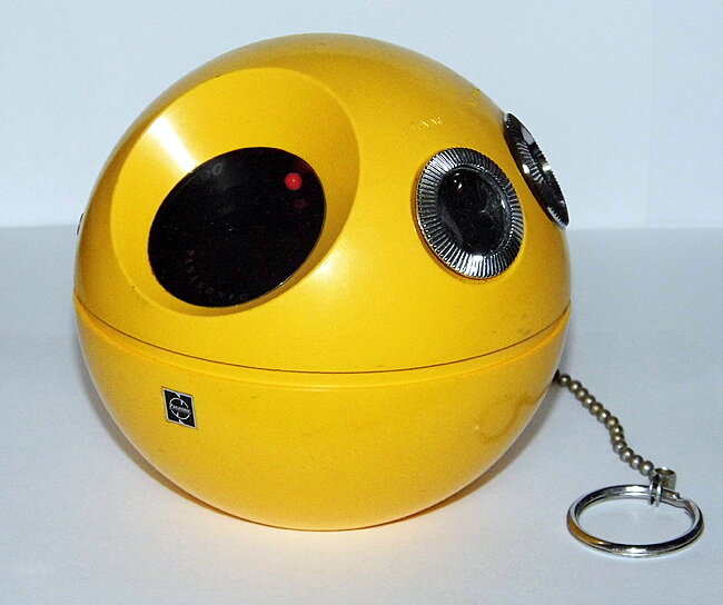 Vintage_Panasonic_Yellow_Panapet_70_Ball%27n_Chain_Radio%2C_Model_R-70%2C_4-3-8_Inches_in_Diamet.jpg