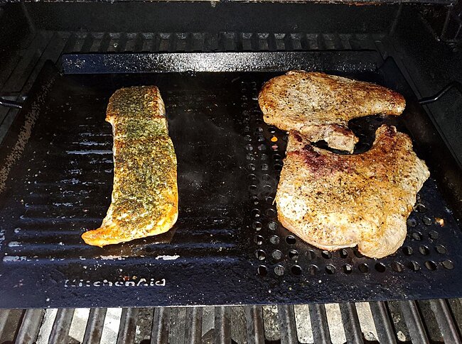 Click image for larger version

Name:	on the grill 2.JPG
Views:	4
Size:	259.0 KB
ID:	46118