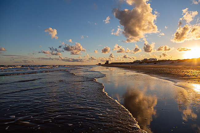 Click image for larger version

Name:	Mustang Island 2021 Sunset.jpg
Views:	3
Size:	1.83 MB
ID:	61451