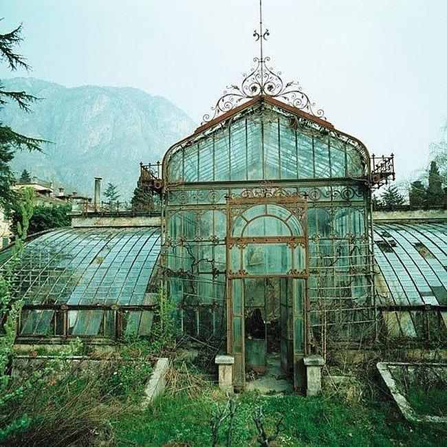 Click image for larger version

Name:	abandonedgreenhouse1.jpg
Views:	2
Size:	117.9 KB
ID:	25049