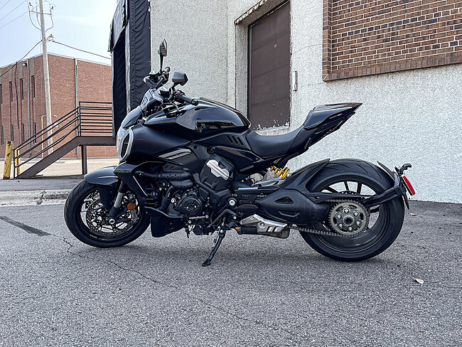 Black Ducati 2.jpg