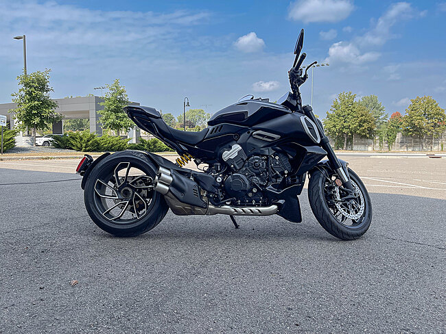 Black Ducati 3.jpg